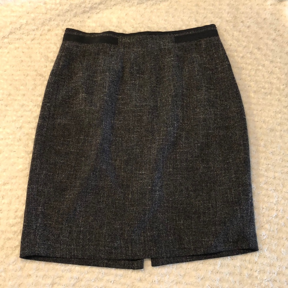 THE LIMITED - gray tweed pencil skirt. Size 0. Excellent condition